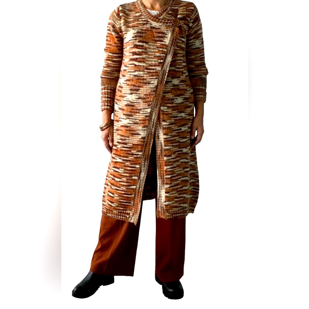 Cougar knit cardigan, pre-loved, good condition, some piling from wearing SIZE L